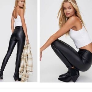 WILFRED FREE BLACK VEGAN LEATHER DARIA LEGGINGS.SM